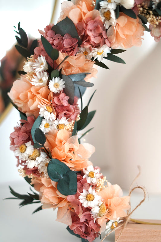 Tischdekoration Stehender Trockenblumen Kranz Flora aus Hortensie und Eukalyptus und Trockenblumen