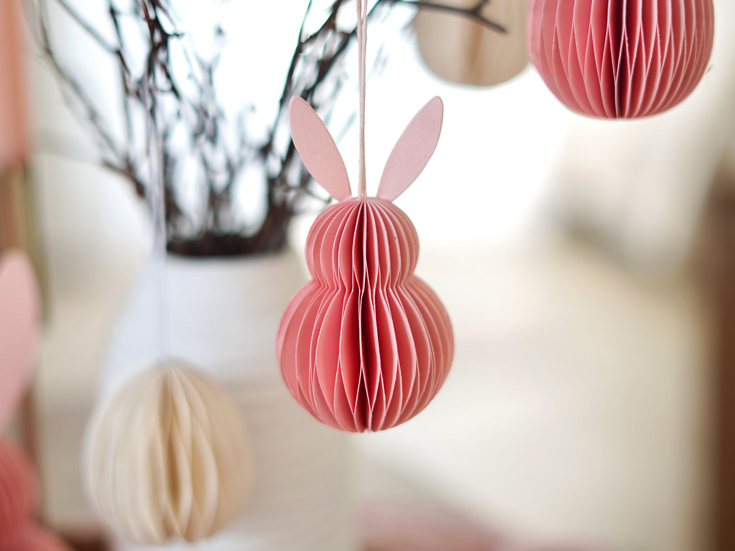 Osterdekoration, Dekoidee: Anhänger Honeycomb Hase rosa