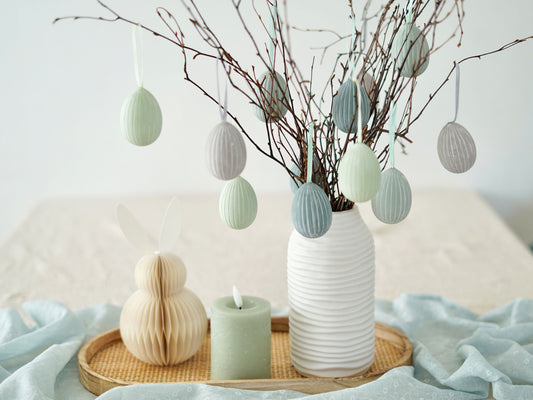 Dekoidee: Deko-Anhänger Osterei Am Osterstrauß in zarten blau, grün grau tönen