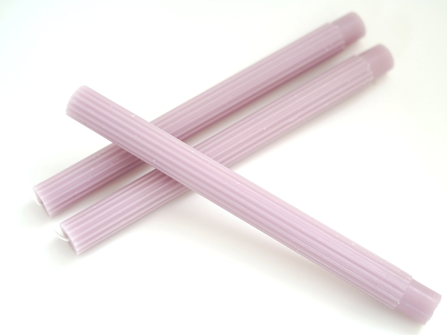Stabkerze mit Rillen lila, fliederfarbend