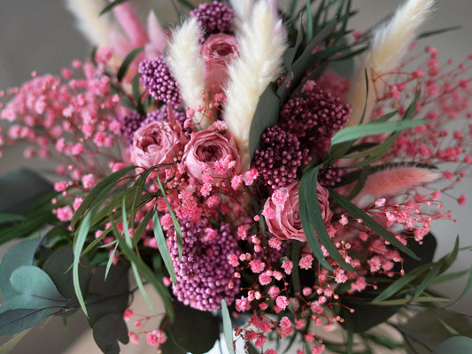 Trockenblumen Brautstrauß altrosa Infinity Rosen