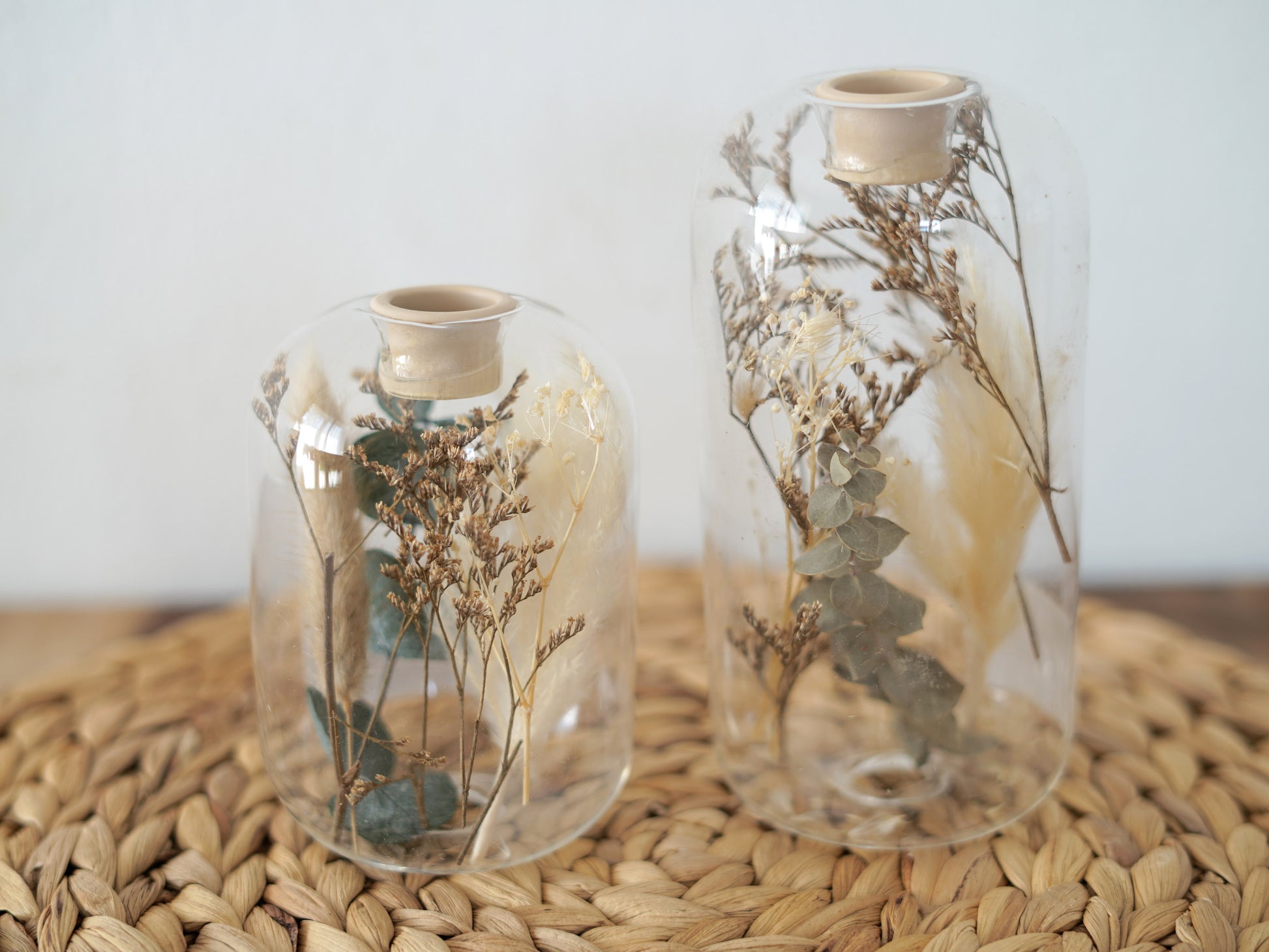 Tischdekoration: Stabkerzenhalter mit Trockenblumen