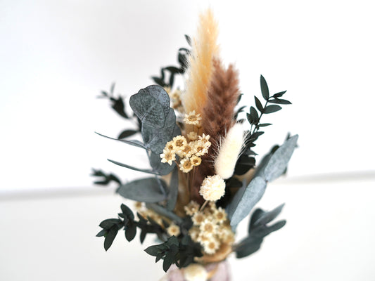 Boho Trockenblumenstrauß mit konserviertem Eukalyptus, Pampasgras und Trockenblumen