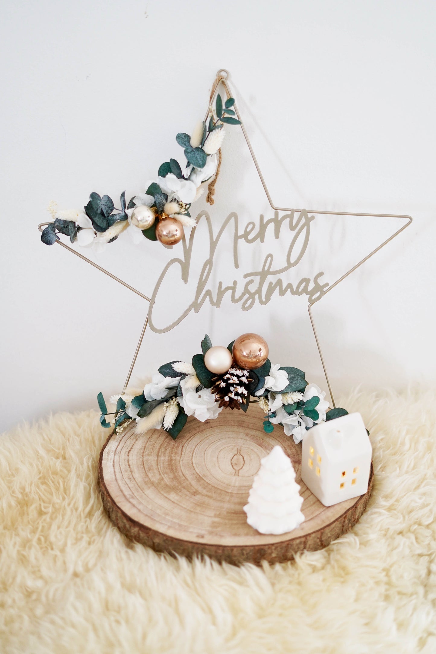 Weihnachtsstern Türkranz „Merry Christmas“ – Handgemachte Weihnachtsdeko aus Metall & konservierten Blumen