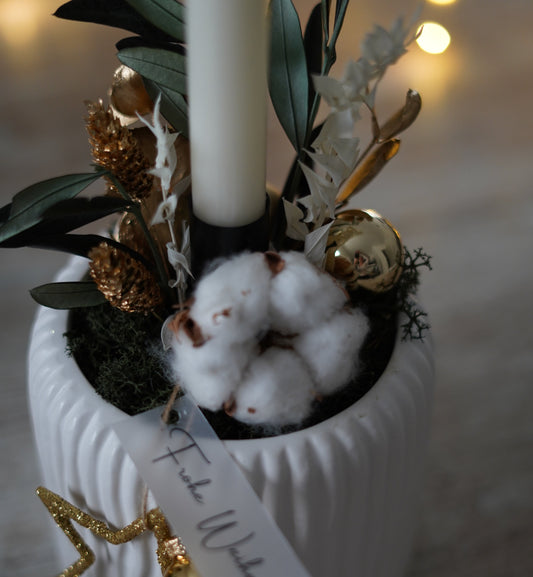 Winterliches Gesteck mit Kerze – handgemacht & festlich