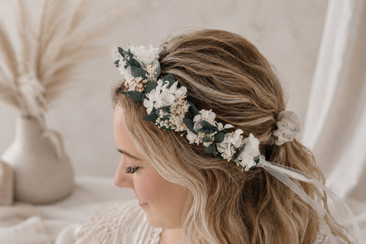 Handgefertigter Boho Haarkranz mit Trockenblumen, Hortensien und konserviertem Eukalyptus für Braut, Blumenmädchen und Brautjungfern