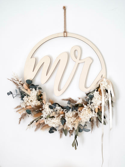 Boho Hochzeitsdekoration: Holzschild Mr. mit Trockenblumen Kranz