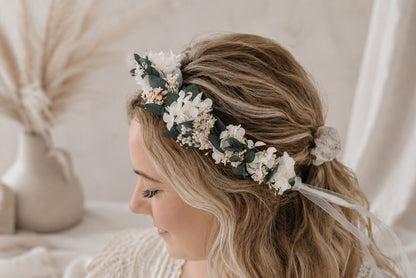 Handgefertigter Boho Haarkranz mit Trockenblumen, Hortensien und konserviertem Eukalyptus für Braut, Blumenmädchen und Brautjungfern