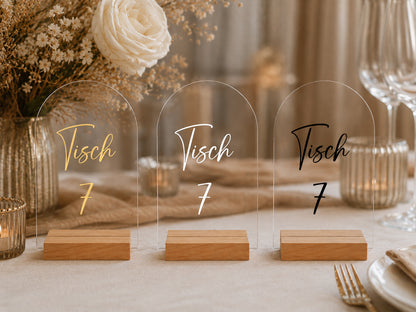 Transparente Acryl Tischnummer Hochzeit mit Holzfuß und Beschriftung in Gold, Weiß oder Schwarz im Boho-Stil